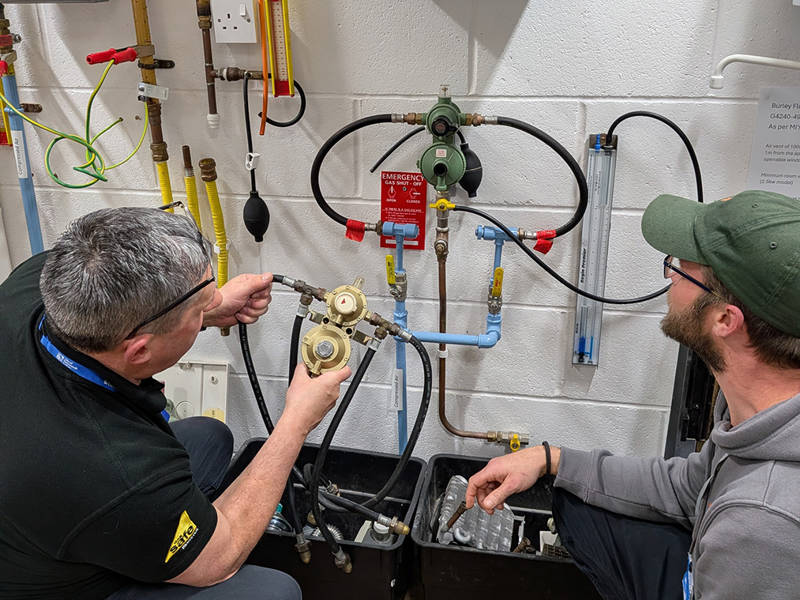 A gas trainer instructing a gas trainee.